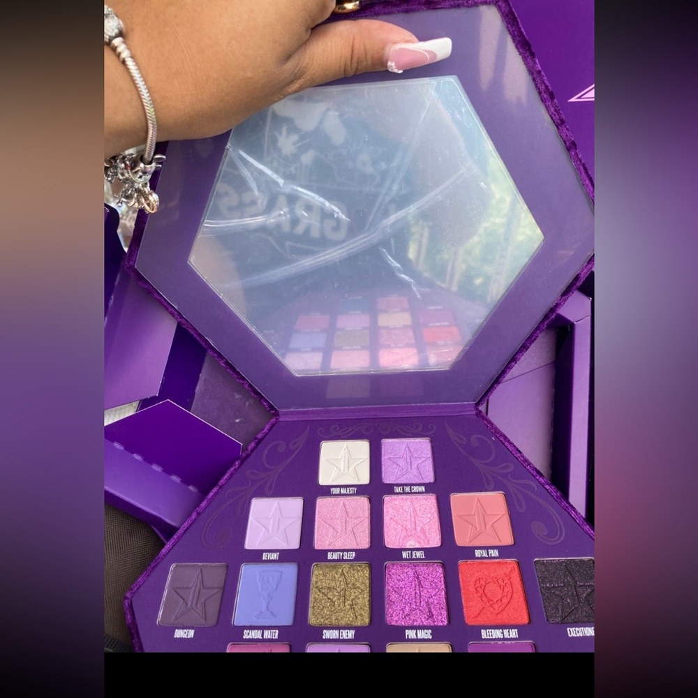 Jeffree Star Purple Velvet Eyeshadow Palette - Picture 5 of 6